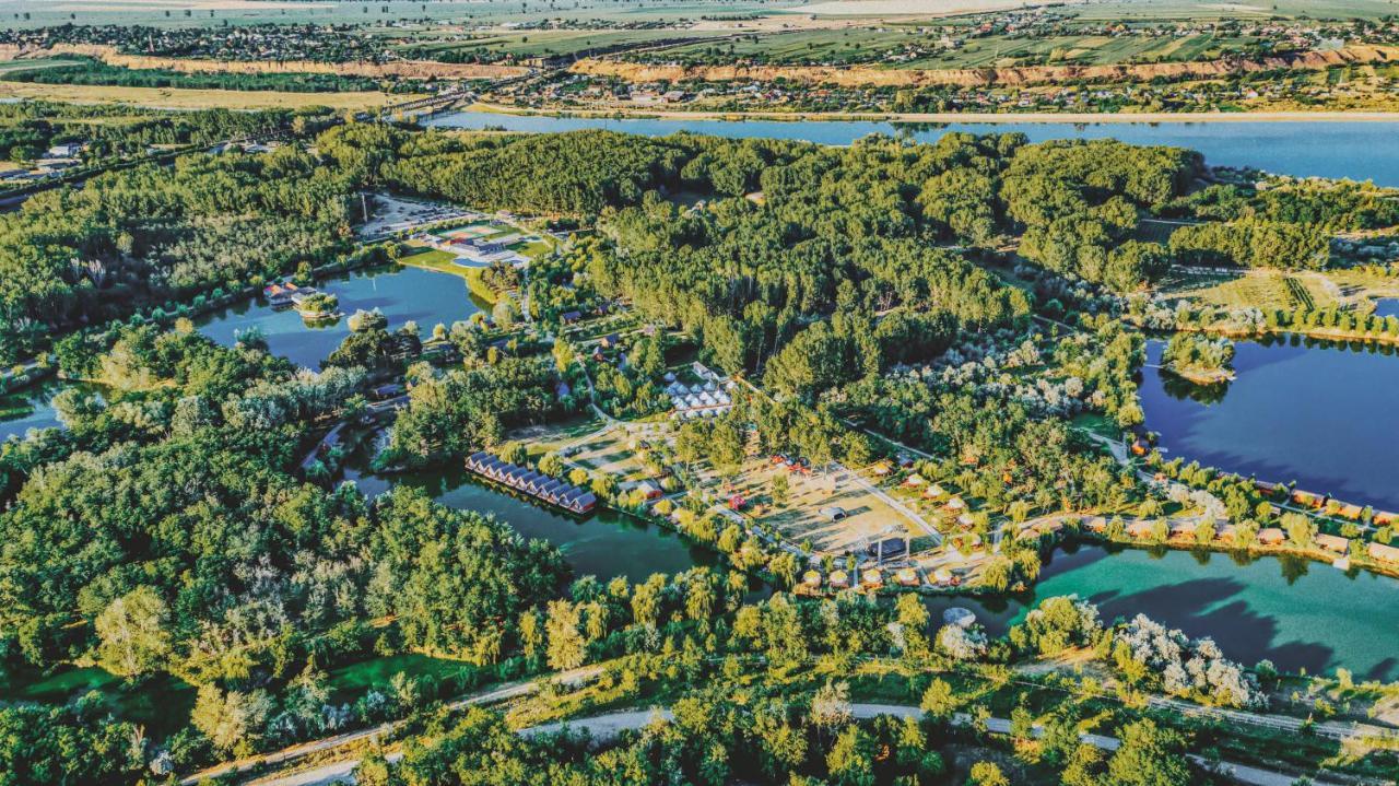 Zaga Zaga Sat Hotel Tecuci Eksteriør billede